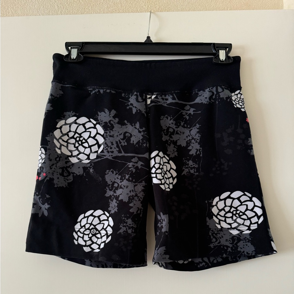 Lululemon stretch shorts 😍